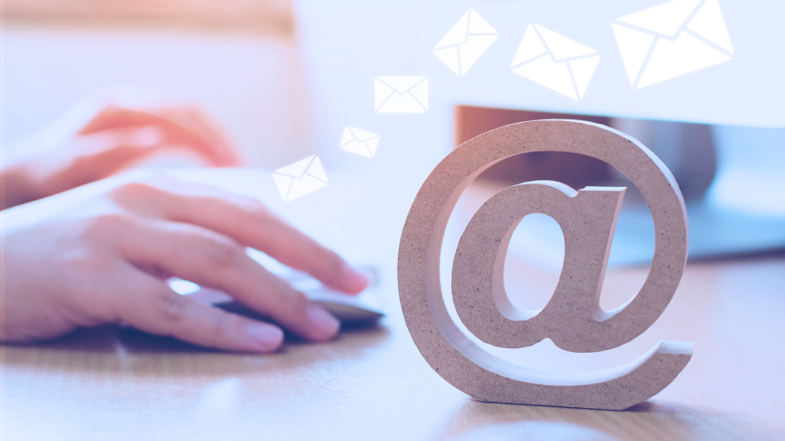 ao criar seu site, utilize um e-mail personalizado